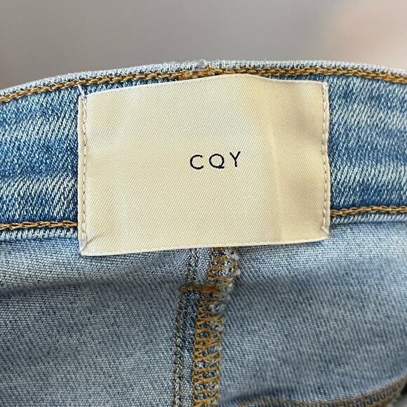CQY Denim High Waisted Frayed Hem Straight Leg Crop Jeans Size 24 Light Wash - Picture 5 of 8